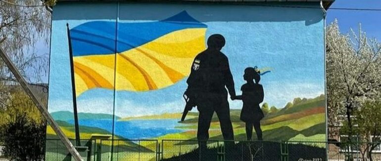 У Виноградові фасад школи прикрасив патріотичний мурал