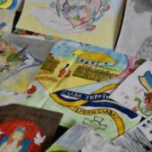 В Ужгороді збирають дитячі малюнки для Захисників