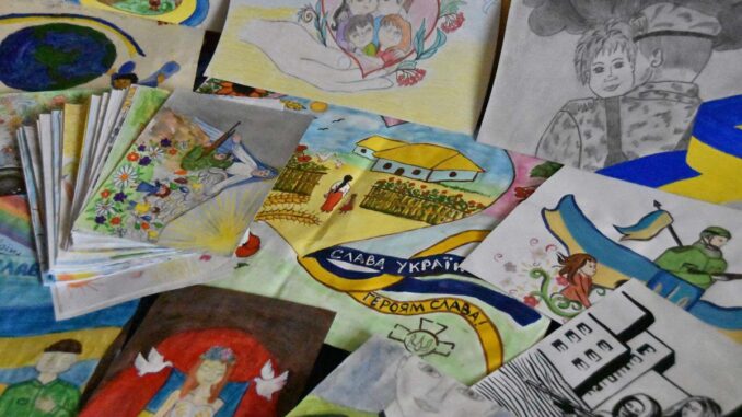 В Ужгороді збирають дитячі малюнки для Захисників