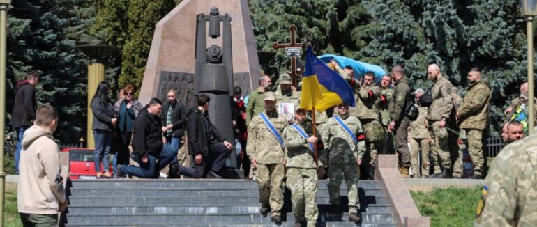 В Ужгороді провели в останню путь загиблого захисника України