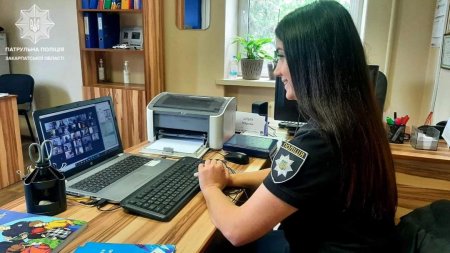 Патрульні поспілкувалися із дітьми про правила поведінки під час воєнного стану