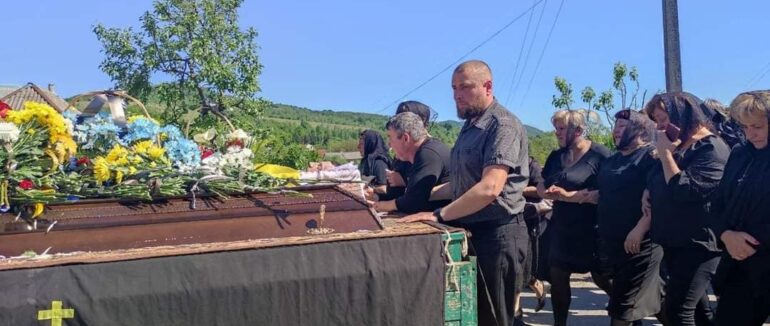 На Закарпатті попрощалися із загиблим на війні Героєм