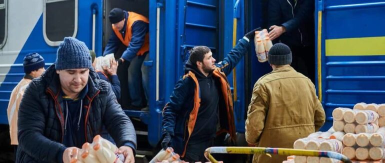 188 вагонів гуманітарної допомоги з початку війни у зону бойових дій направили із Закарпаття