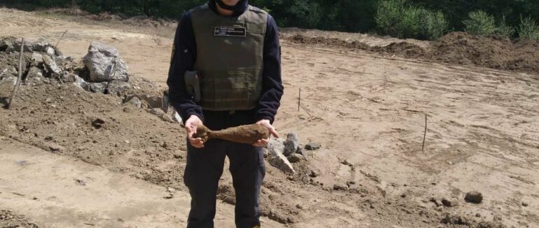 На Закарпатті за добу знищили 2 мінометні міни