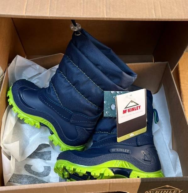 На Закарпатському кордоні у вантажівці виявили понад 2250 пар гумових чобіт