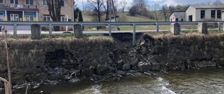 На Закарпатті на дорогах державного значення виконують ремонтні роботи