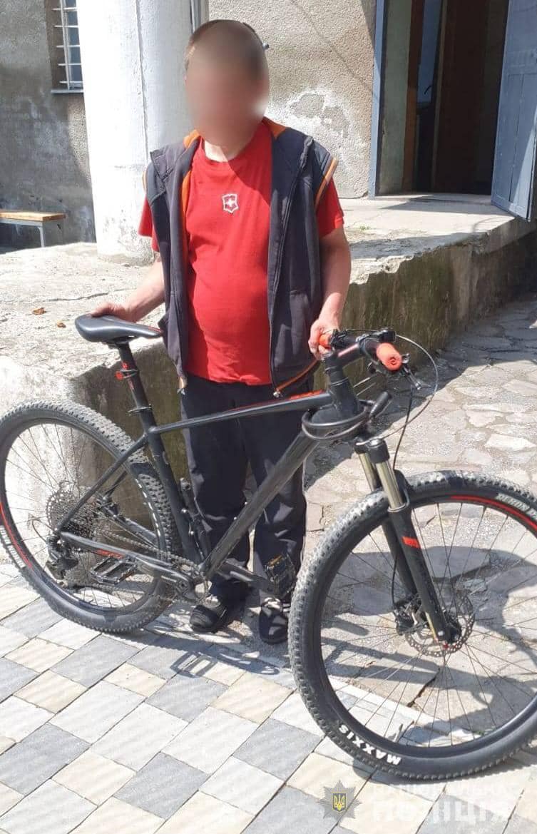 У Мукачеві у чоловіка викрали велосипед