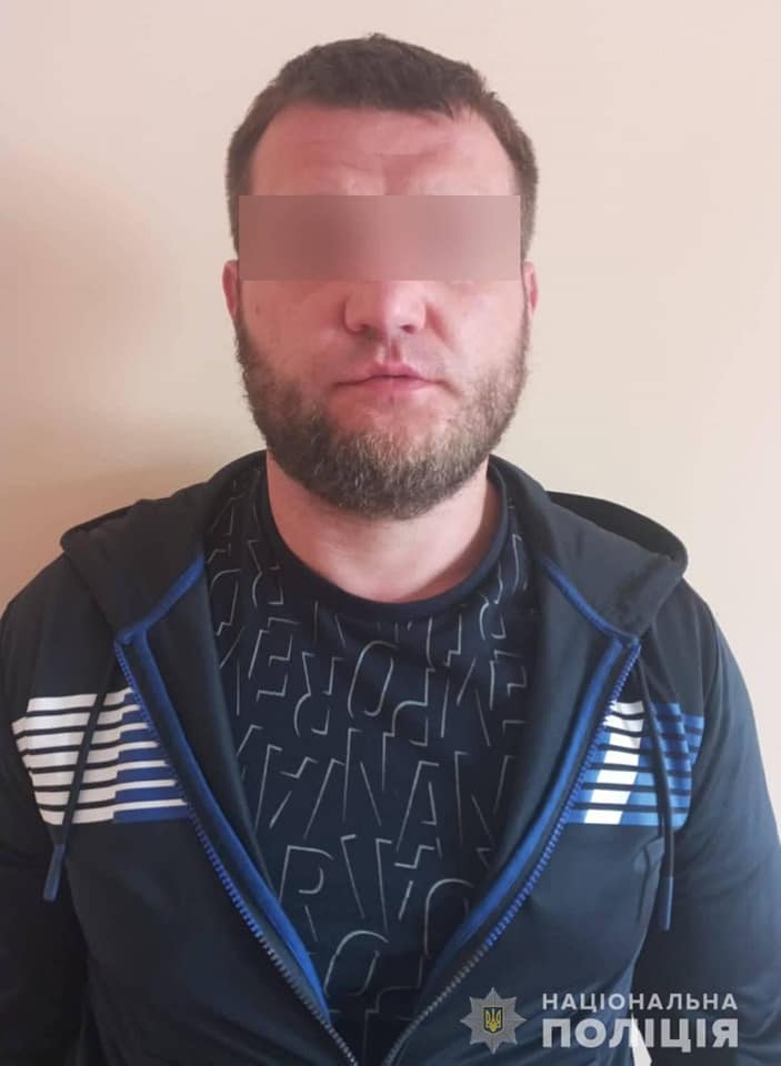 На Закарпатті на турбазі п‘яний киянин погрожував  дружині та її батькам рушницею