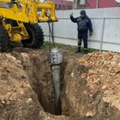 Героїв не налякає ніщо: закарпатські піротехніки допомагають виймати з землі снаряди “орків”