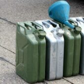 Шахрайська схема із паливом: обманюють водіїв, пропонуючи їм дефіцитний бензин