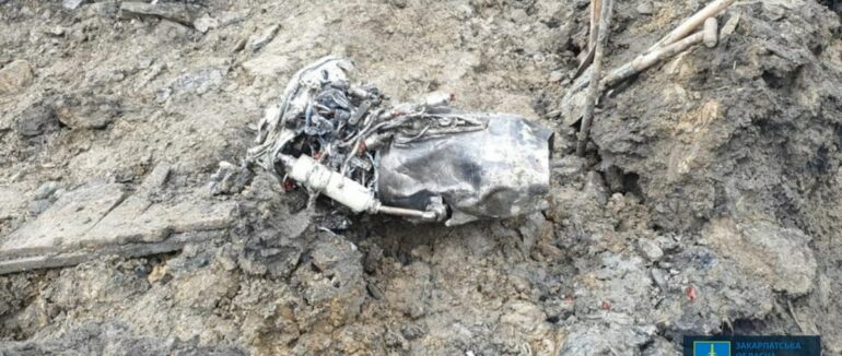 У закарпатській прокуратурі опублікували світлини з місця ракетної атаки Воловця