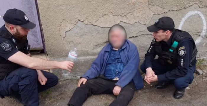 В Ужгороді патрульні роти ТОР врятували життя літньому чоловікові