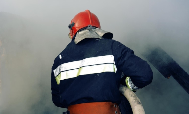 У Мукачеві пожежники врятували чоловіка, у квартирі якого загорівся матрац