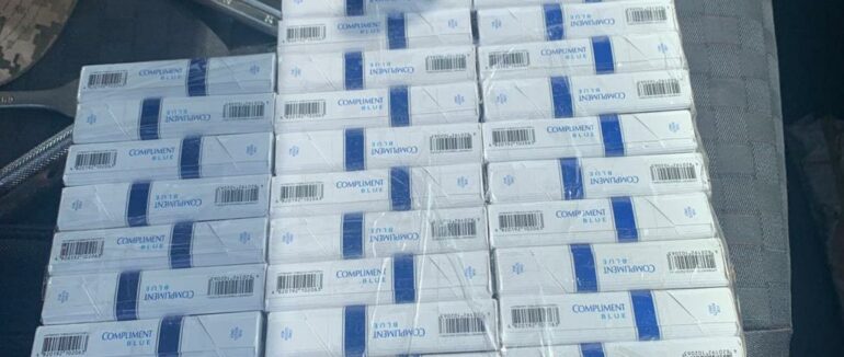 На кордоні в авто закарпатки виявили кілька тайників з сигаретами