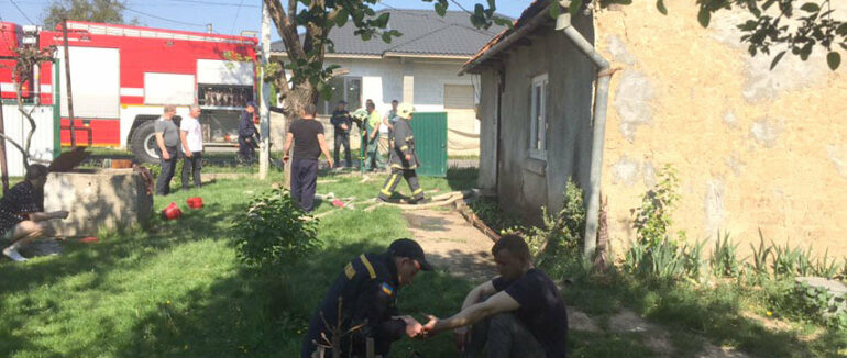 В Іршаві чоловік на пожежі отримав опіки обличчя та кистей рук