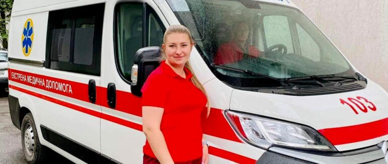 Багатодітна мама: закарпатка у кареті швидкої народила восьму дитину