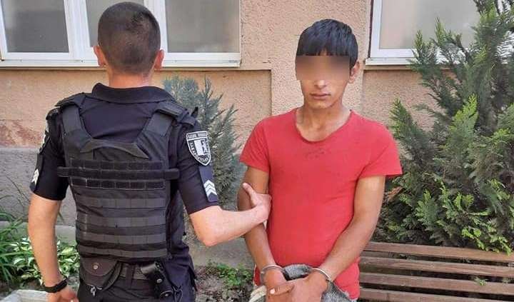 На Закарпатті затримали юнака, який викрав 28 тисяч гривень з чужого будинку