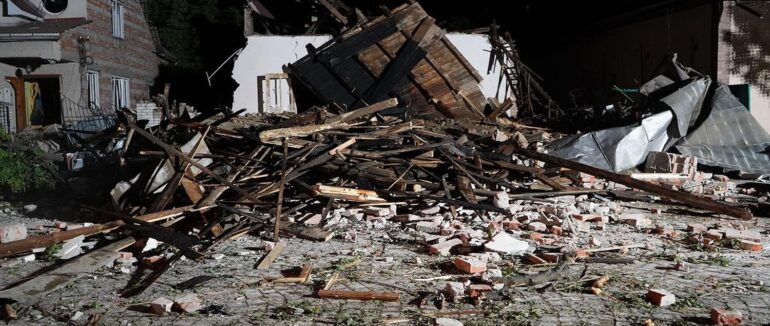 Один житловий будинок зруйновано та ще два пошкоджено внаслідок вибуху на Виноградівщині – офіційно