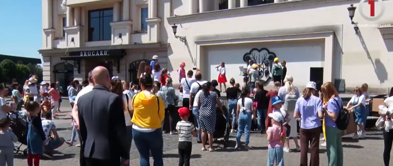 Радість для малечі: в Ужгороді організували благодійний концерт «Щасливе дитинство» (ВІДЕО)