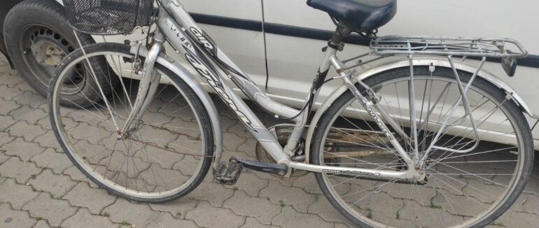 Закарпатець викрав припаркований велосипед та сховав його у занедбаній будівлі