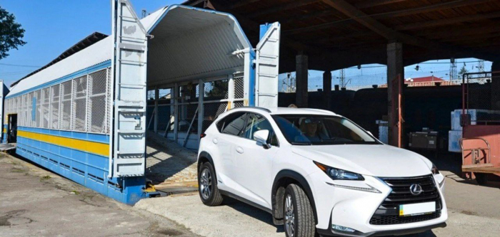 Укрзалізниця запустила автомобілевози з Києва до Ужгорода