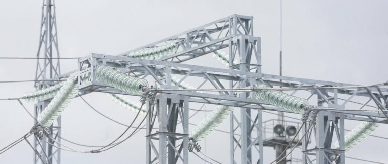 Електропостачання налагоджено: у Воловці відновили роботу підстанції, у яку влучила ракета