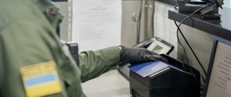 12 фальшивих свідоцтв: чотири “ухилянти” намагалися незаконно виїхати до Угорщини