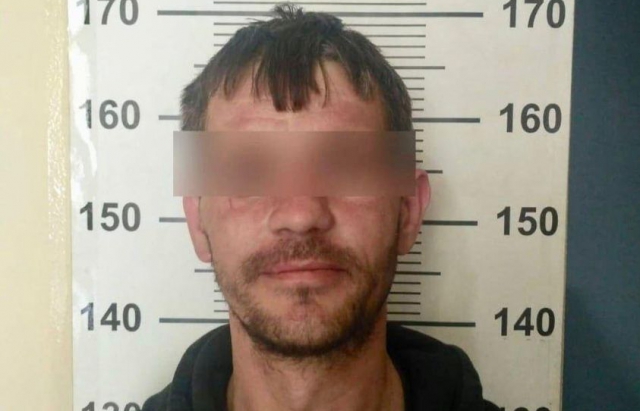 Камери зафіксували момент злочину: у Тячеві зловмисник напав на жінку