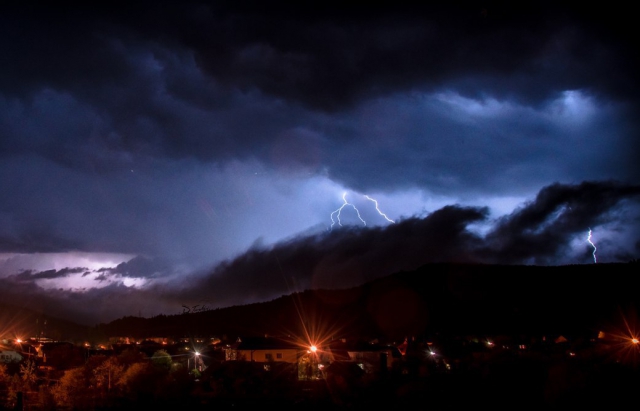 Вночі в гірських районах Закарпаття прогнозують грози та шквали