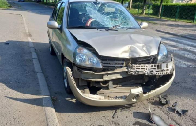 В Ужгороді мотоцикліст виїхав на зустрічну смугу та зіткнувся з легковиком