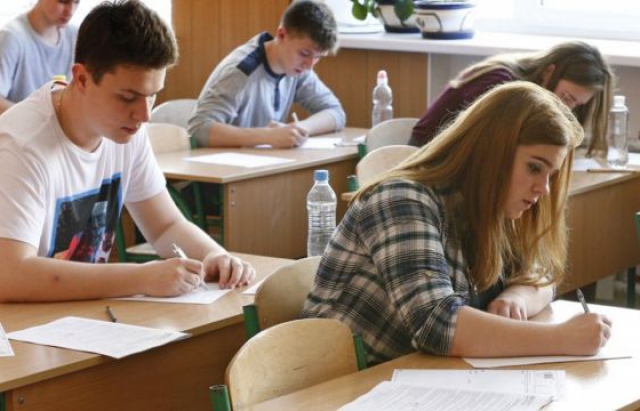 На Закарпатті рекомендують відновити очне навчання для 9 та 11 класів