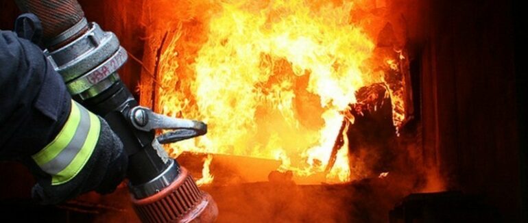 На Іршавщині горів гараж