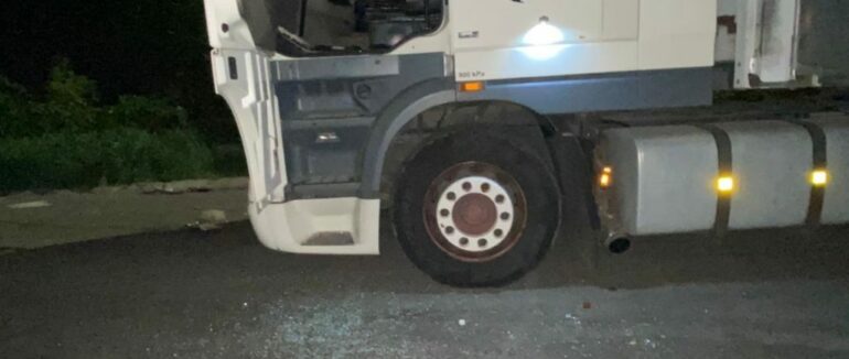 Поблизу закарпатського кордону чоловік побив фуру та його водія