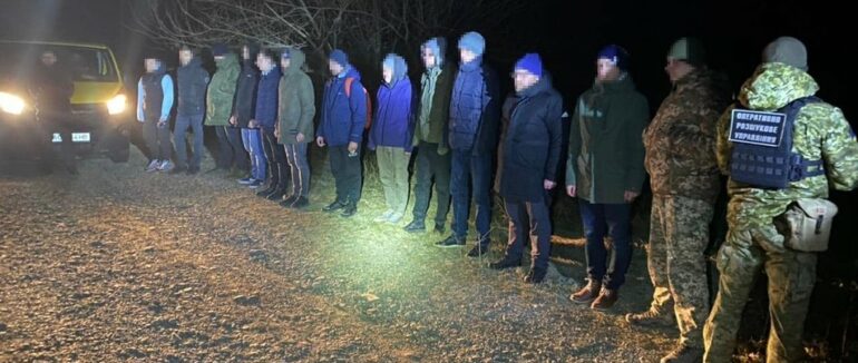 Судитимуть закарпатця, який сприяв групі з 12 чоловіків у незаконному перетині держкордону