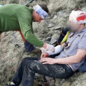 У горах на Закарпатті чоловік зірвався зі снігового карниза та полетів до низу метрів 80