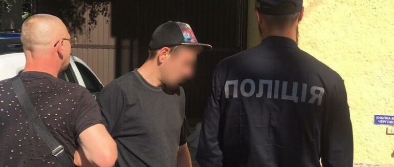 Передав клієнту речовину: у Сваляві затримали наркоторговця