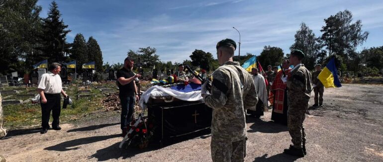 У Мукачеві попрощалися із полеглим на війні Героєм