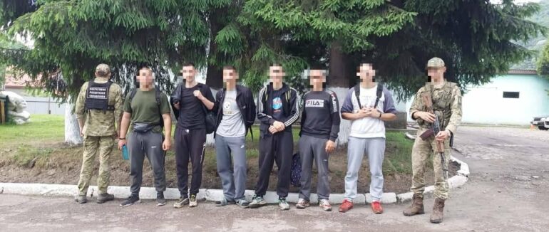 На Закарпатті затримали чоловіків, які намагалися незаконно потрапити до Румунії