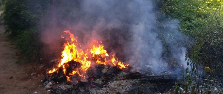 У Мукачеві поштрафували коменданта гуртожитка за спалювання сміття