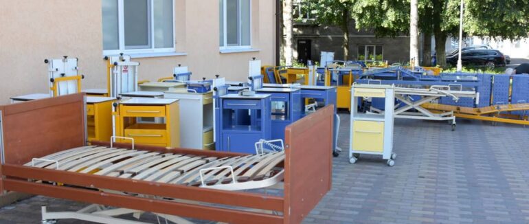 Каміон меддопомоги з двома причепами: підтримка від чехів для обласної лікарні Закарпаття