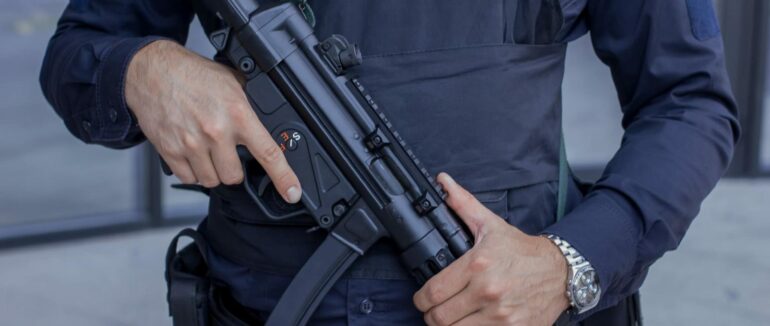 У Мукачеві жінка намагалася «винести» із магазину алкоголь