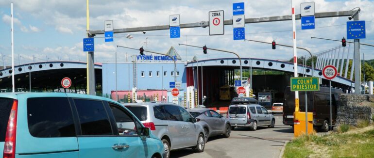 За добу на Закарпатті оформили та пропустили понад 1200 автівок, ввезених за пільговим розмитненням