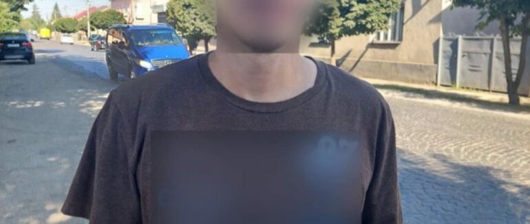 У Мукачеві виявили чоловіка, який мав наркотичні речовини