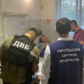 В Ужгороді лікаря-нарколога затримали на хабарі у 5 тисяч гривень
