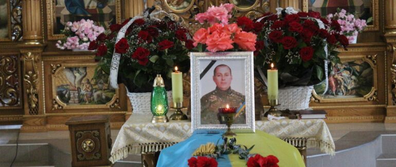 У Дубовому провели в останню путь героя-захисника Івана Бережника