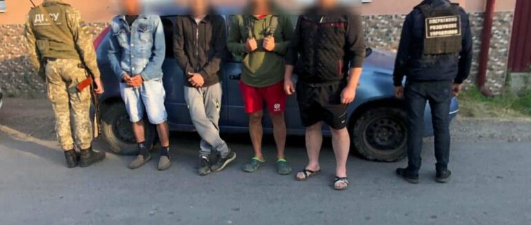 За спробу незаконно перетнути кордон на Закарпатті троє чоловіків заплатять штраф понад 32 тисячі гривень