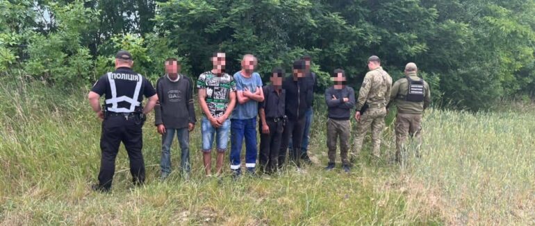 На Закарпатті затримали шістьох “ухилянтів” та їх переправників