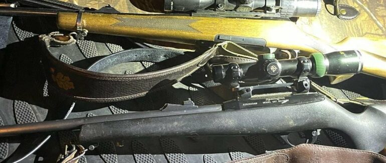 На закарпатському кордоні у багажнику автомобіля митники виявили нарізну зброю з набоями