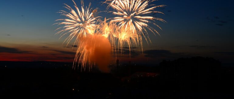 Зеленський просить Кабмін розглянути можливість заборони петард і феєрверків під час воєнного стану