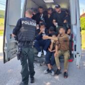 Нелегали в автобусі: словаки затримали українця, який перевозив 30 мігрантів  